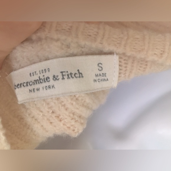 Abercrombie and Fitch. Sweater. S. Cream. Zippers on sides. Good shape. - Picture 4 of 6